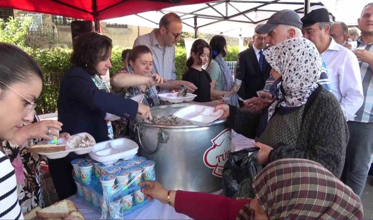 Mevlananın doğumunun 817nci yıl dönümü sebebiyle pilav ikramı yapıldı