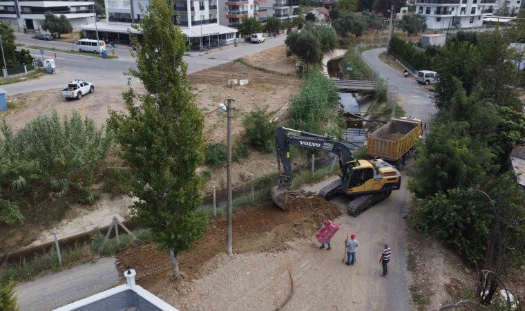 Nazilli Belediyesi yol çalışmalarına devam ediyor