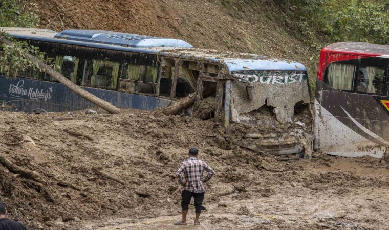 Nepalde sel ve toprak kaymasında can kaybı 193e yükseldi