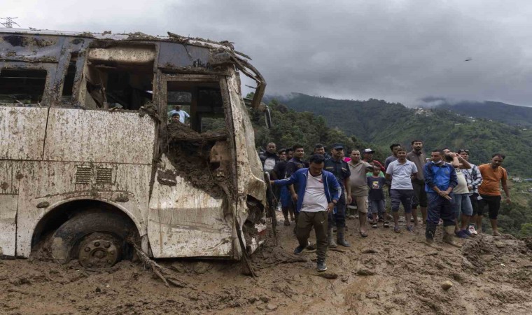 Nepaldeki sel ve toprak kaymalarında can kaybı 151e yükseldi