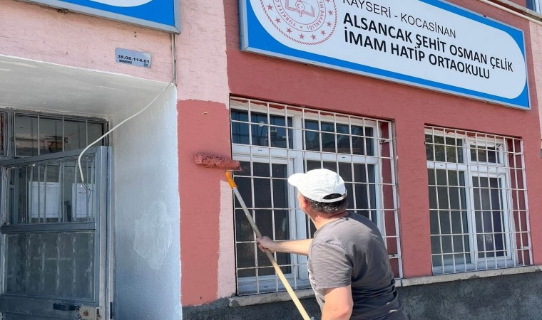 Öğretmenler ve veliler okullarını yeniledi