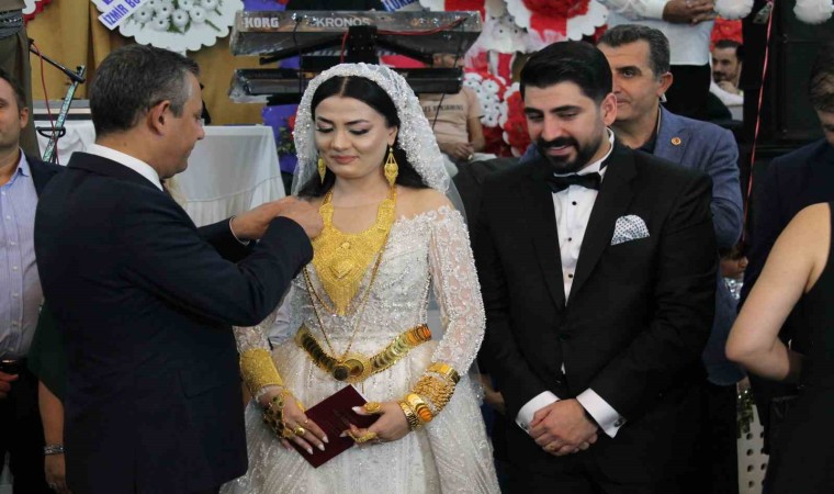 Özgür Özel, Mardinde nikah şahidi oldu