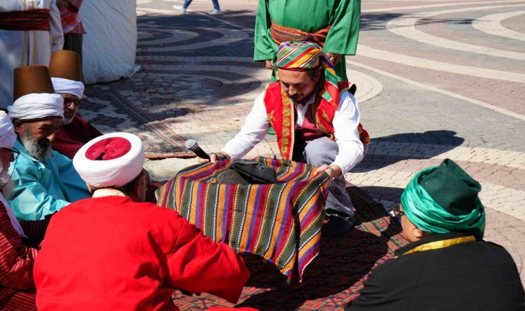 Pabucu dama atılmak deyimi buradan geliyor