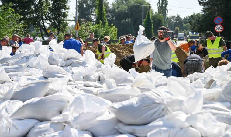 Polonyada fırtınanın vurduğu bölgeler Bayraktar SİHA ile izleniyor