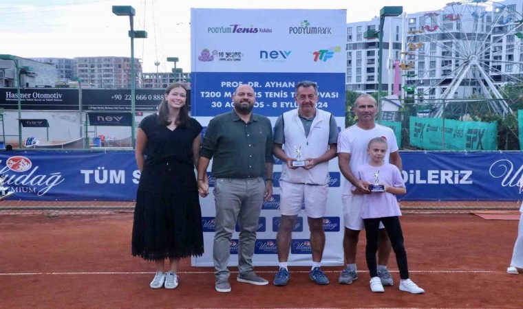 Prof. Dr. Ayhan Kızıl T200 Masters Tenis Turnuvasında 7. yılın şampiyonları belli oldu