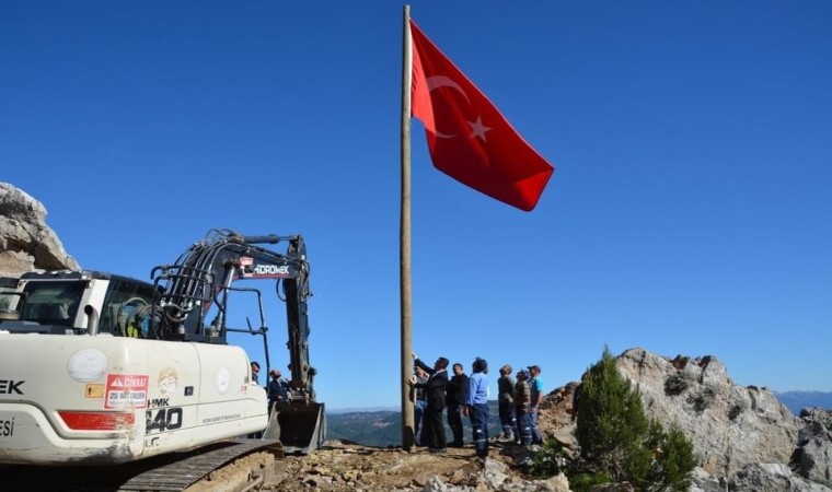 Saimbeyli kurtuluş etkinliklerine bayrak dikerek başladı