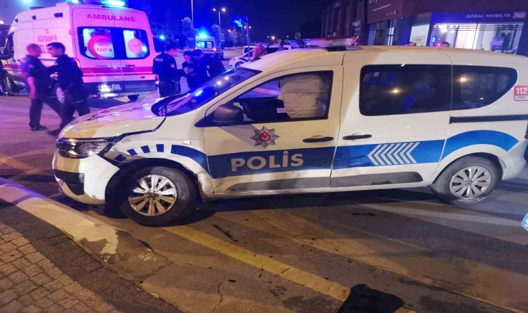 Sakaryada ‘dur ihtarına uymayıp kaçtılar, 4 polisin kazada yaralanmasına sebep oldular