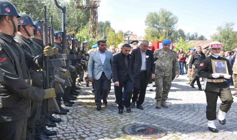 Şehit Piyade Sözleşmeli Er Abakay memleketi Muşta toprağa verildi