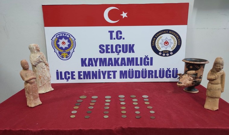 Selçukta tarihi eser operasyonu: 4 heykel ve 36 sikke ele geçirildi