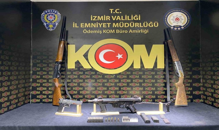 Silah tacirine operasyon: Uzi ele geçirildi