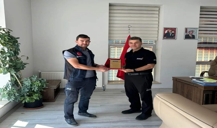 Şırnakta tayini çıkan AFAD personeline plaket verildi