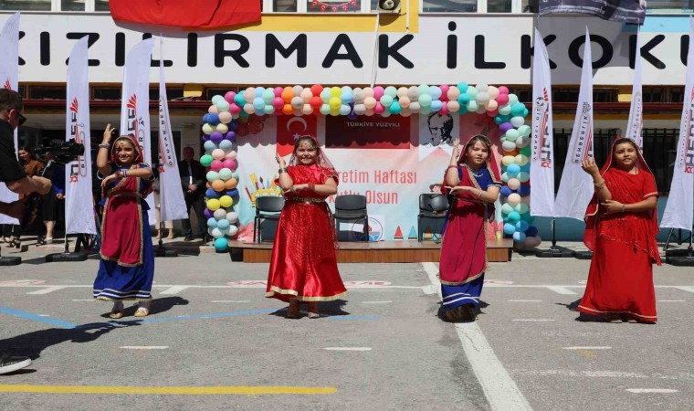 Sivasta İlköğretim Haftası coşkuyla kutlandı