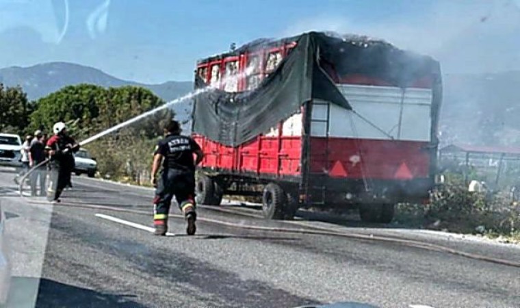 Sökede pamuk yüklü römorkta korkutan yangın