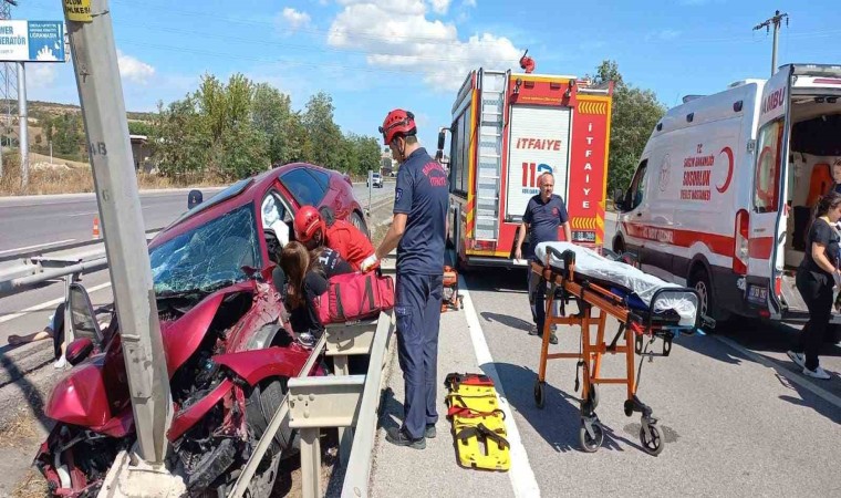 Susurlukta otoyolda trafik kazası; 3 yaralı