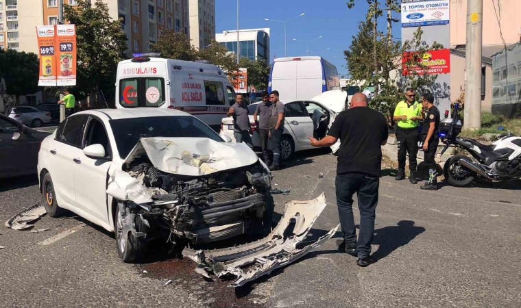 Tekirdağda 3 kişinin yaralandığı kaza kamerada