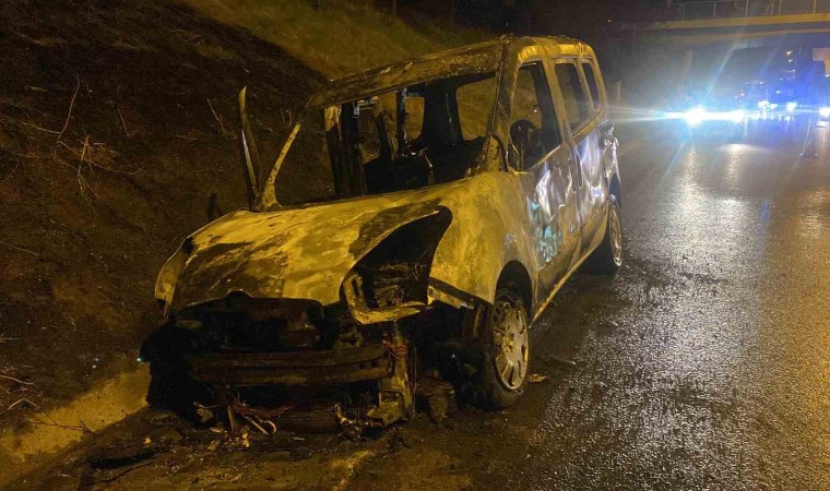 TEM Otoyolunda seyir halindeki araç alev topuna döndü