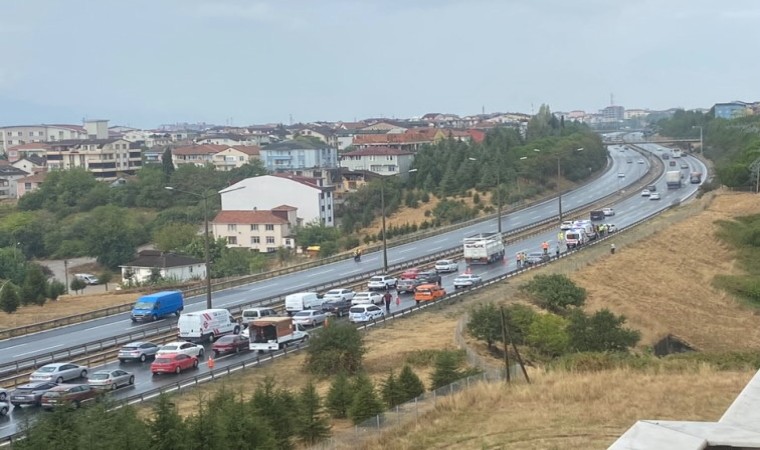 TEMde yağmur sebebiyle kaza: 8 yaralı