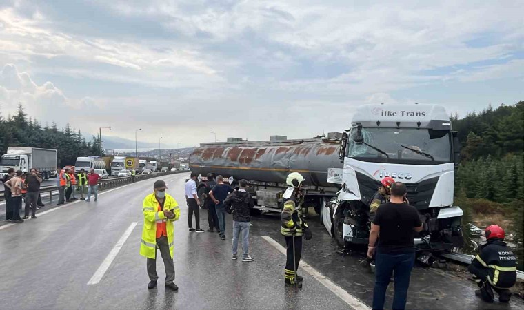 TEMde zincirleme kaza, LPG yüklü tanker ağaçlık alana uçtu