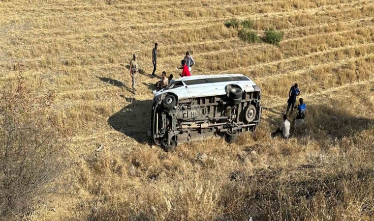 TPAO servis aracı ile taksi çarpıştı: 3ü ağır 6 yaralı