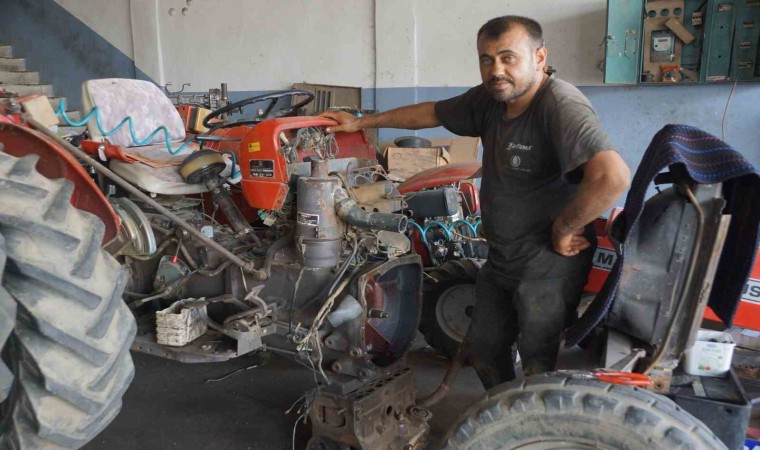 Traktörler zeytin hasat sezonuna hazırlanıyor