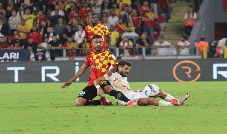 Trendyol Süper Lig: Göztepe: 2 - Kayserispor: 0 (İlk yarı)