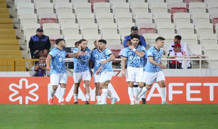 Trendyol Süper Lig: Sivasspor: 0 - Başakşehir: 1 (İlk yarı)