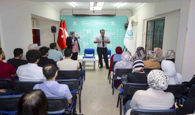 Türkiye Bursları Oryantasyon ve tanıtım programı öğrencileri Yunus Emre Enstitüsünde bir araya geldi.