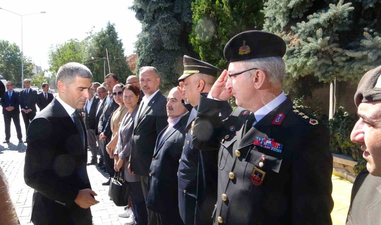 Uşakın yeni Vali Aktaş göreve başladı