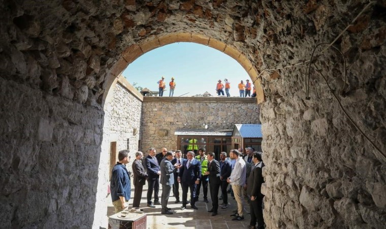 Vanda 767 yıllık tarihi İzzettin Şir Camii restore ediliyor