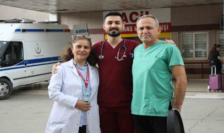 Yeni atanan doktorlar aileleriyle aynı hastanede görevde: Evde ‘oğlum, hastanede ‘doktor bey