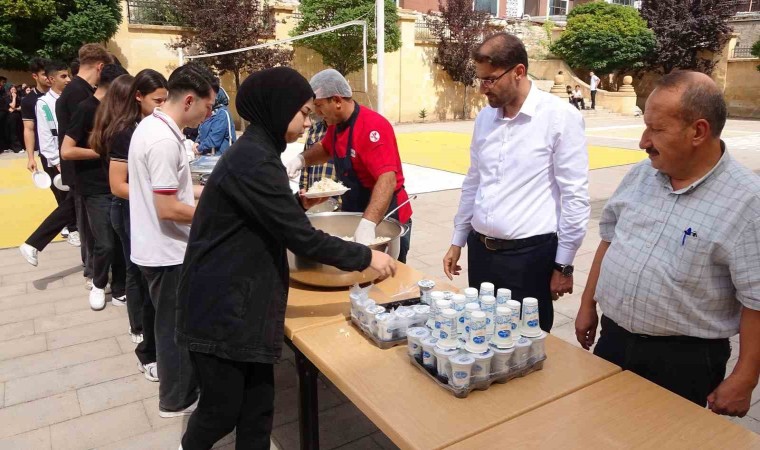 Yozgatta Mevlid-i Nebi Haftasında öğrencilere pilav ikram edildi