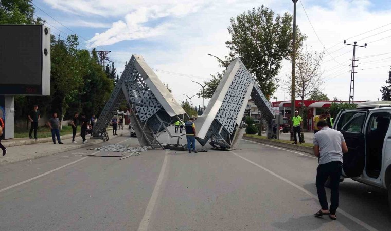 Yüzlerce aracın geçtiği yolda faciadan dönüldü