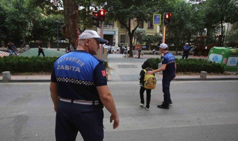 Zabıta ekipleri okul önlerinde göreve başlıyor