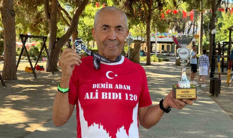 75 yaşındaki Demir Adam, Alanya Triatlonundan 1 kupa ve 1 madalya ile döndü