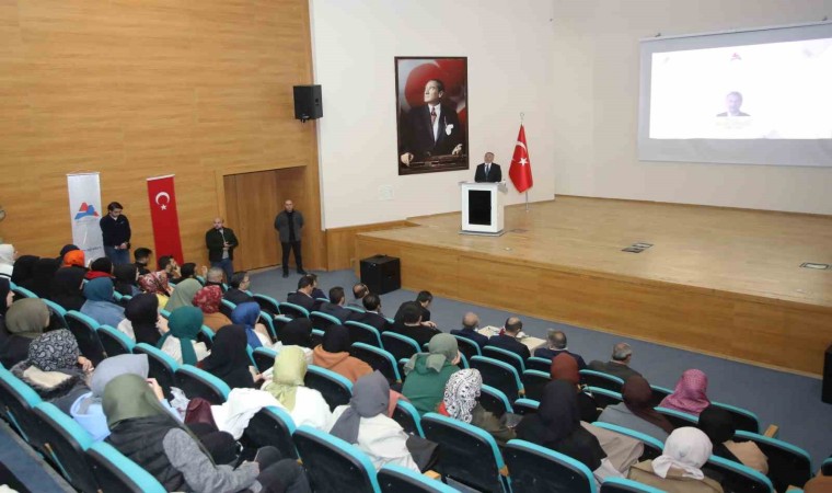 AİÇÜde “Din ve Teopolitik” konferansı düzenlendi