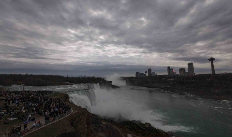 Anne, iki çocuğuyla birlikte Niagara Şelalesine atlayarak intihar etti