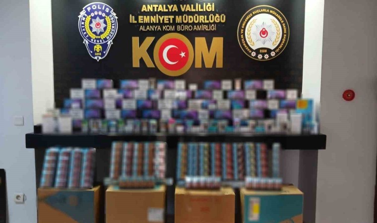 Antalyada kaçak sigara operasyonu: 3 tutuklama