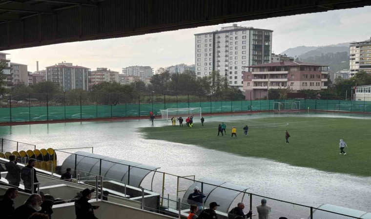 Artvinde şiddetli yağış nedeniyle 3. Lig maçı ertelendi