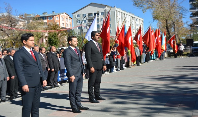 Aşkalede Cumhuriyet Bayramı Çelenk sunma töreni