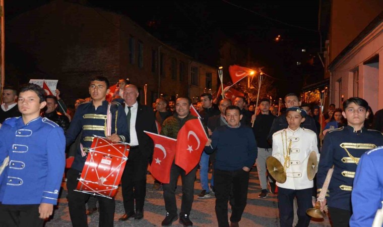 Babadağda Cumhuriyet coşkusu fener alayıyla taçlandı