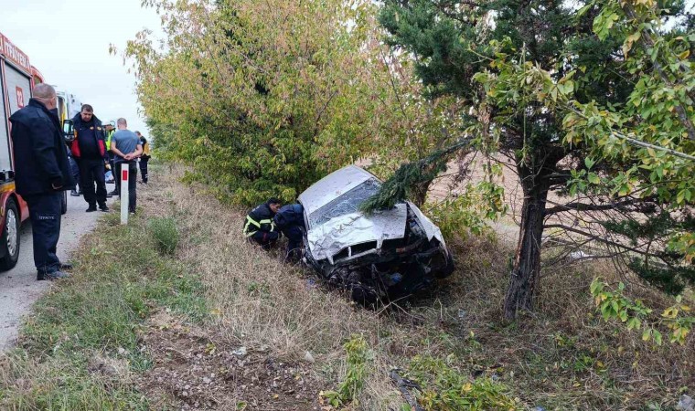 Babaeskide otomobil şarampole uçtu: 2 yaralı