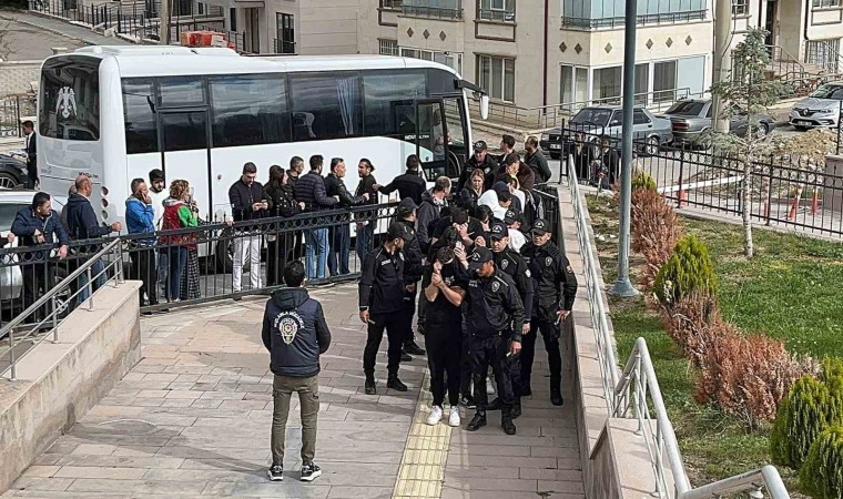 Bahis çetesi üyesi 10u öğrenci 15 kişi adliyeye sevk edildi