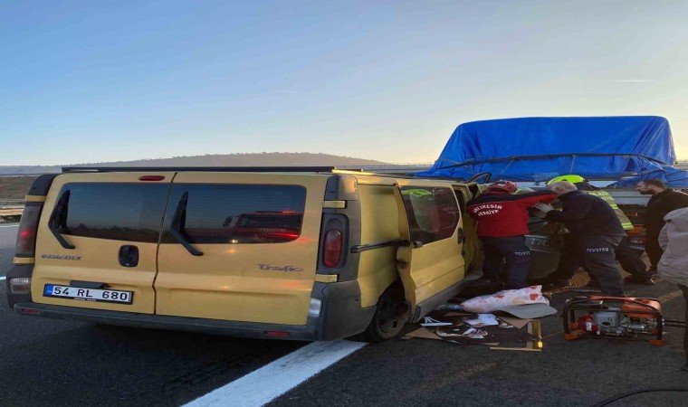 Balıkesirde otoyolda trafik kazası: 3 yaralı