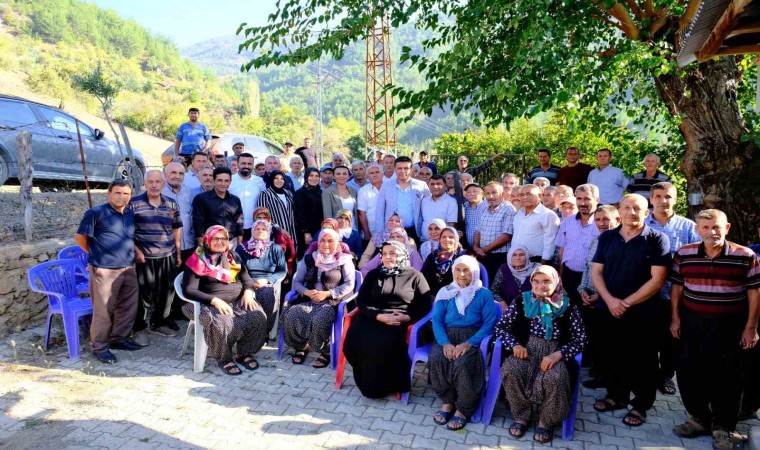 Başkan Atlıya köylü sorunlarını sazlı sözlü anlattı