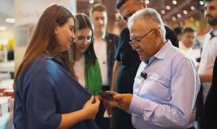 Başkan Büyükkılıç; 11 yıllık hatırayı Kitap Fuarında yeniledi