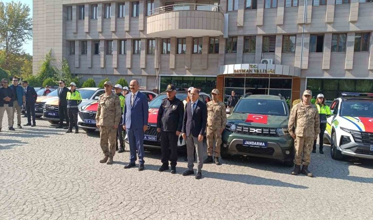 Batmanda emniyet ve jandarmaya 19 yeni araç törenle teslim edildi