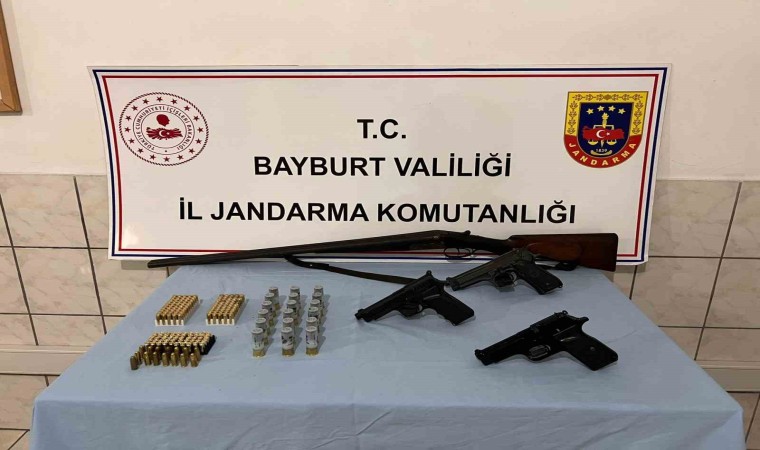 Bayburtta silah ve mühimmat kaçakçılığı operasyonu