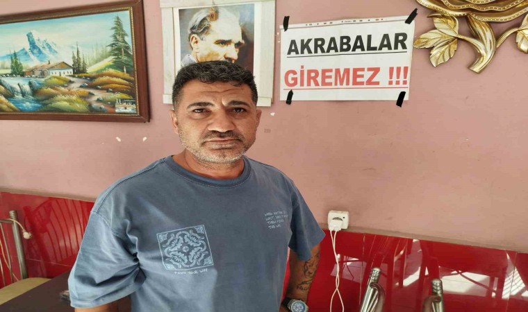 Bedavacı akrabalara isyan etti, dükkanına Akrabalar giremez pankartı astı