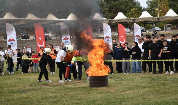 Bilecikte birçok kurumun katıldığı dev Afet Farkındalık Eğitimi ve Tatbikatı gerçekleştirildi