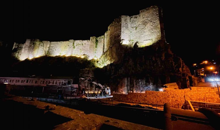 Bitlis Kalesinde ışıklandırma çalışması